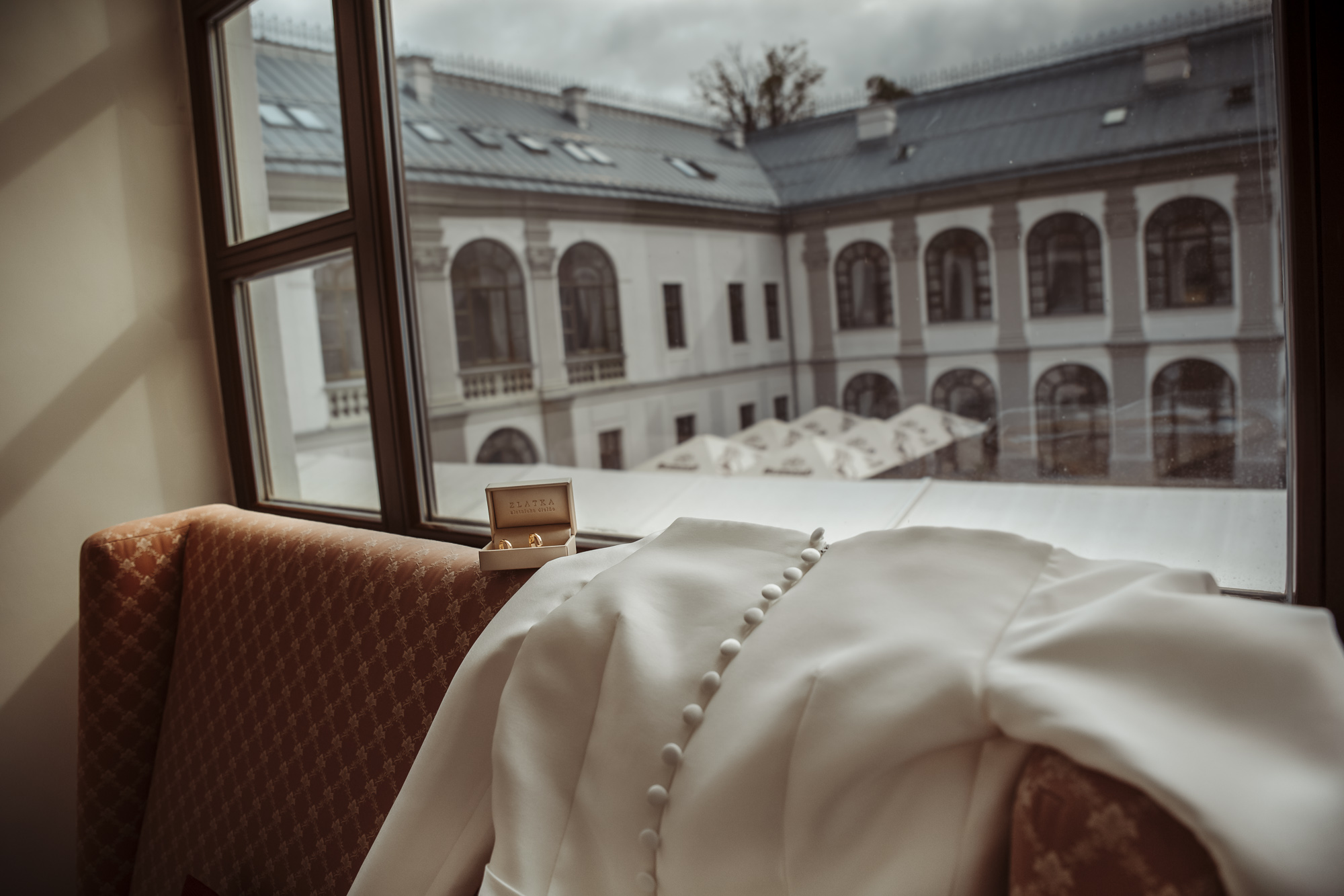 Kameraman a fotograf na svadbu